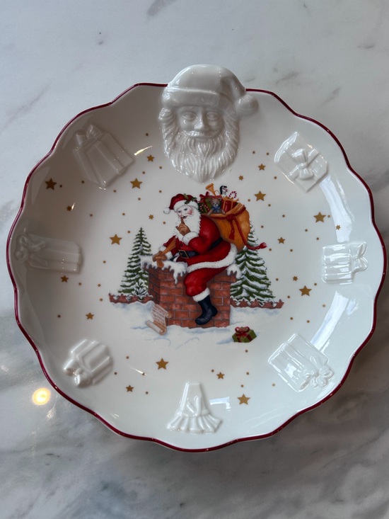 Villeroy & Boch Other - Villeroy and Bosch Santa on Rooftop Serving Bowl